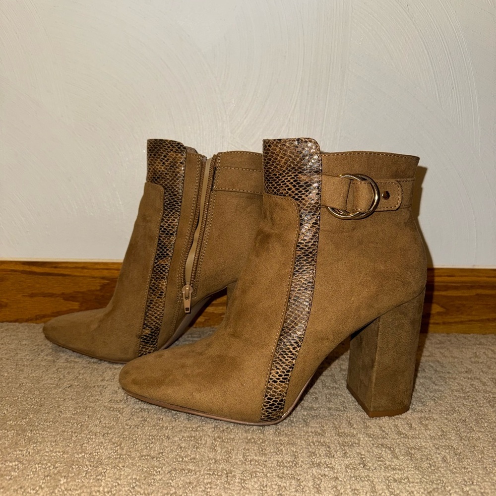 Shoe Dazzle Tan Heeled Boots with Snake Print